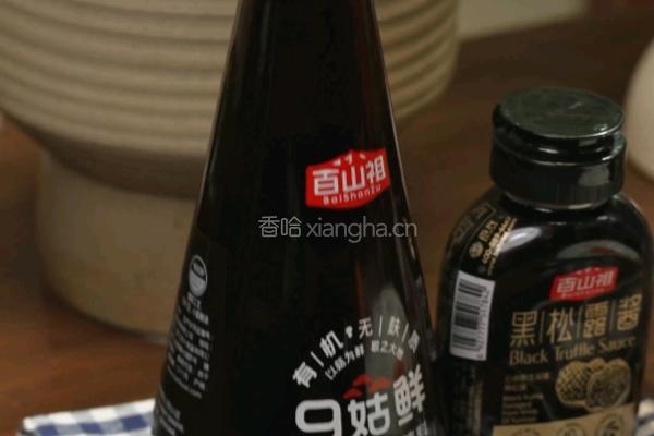 三文鱼菌菇焖饭的做法图解4