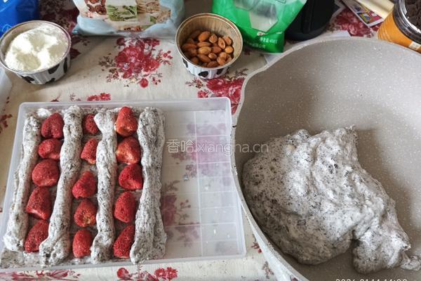 奥利奥 草莓 雪花酥的做法图解4