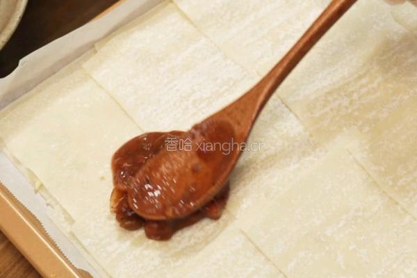 芝士番茄培根大披萨的做法图解5