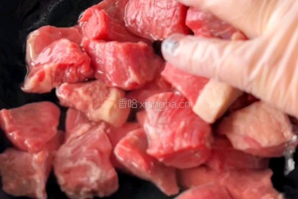 百山祖酱香土豆炖牛腩 的做法图解1