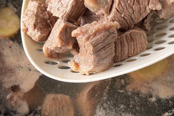 百山祖酱香土豆炖牛腩 的做法图解2