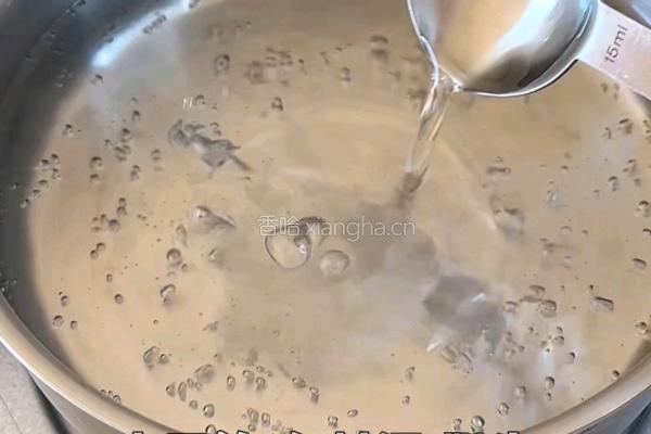 辣汤肥牛虾滑烩面的做法图解2