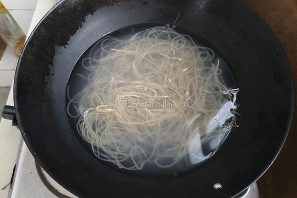 白菜炖豆腐的做法图解3