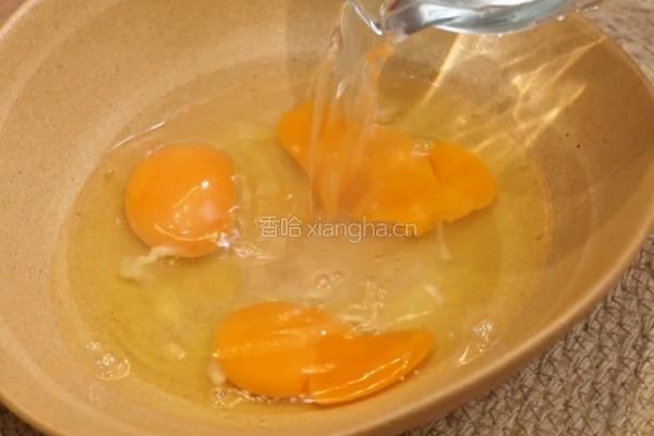 豆腐虾仁蒸蛋的做法图解1
