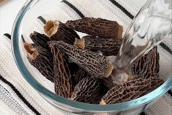 羊肚菌酿虾滑的做法图解1