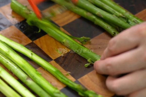黑松露芦笋肥牛卷的做法图解1
