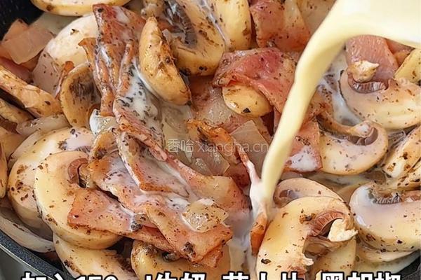 奶油蘑菇培根三明治的做法图解4