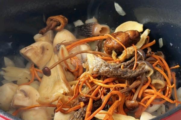 黑松露菌菇炖鸡的做法图解3