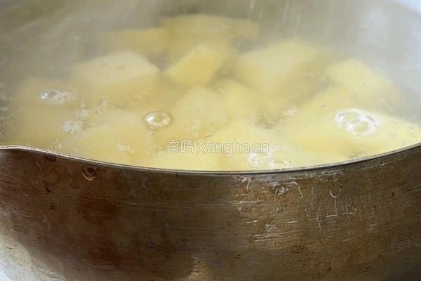 土豆炒蘑菇的做法图解2