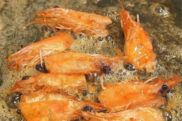 蒜香虾油意面的做法图解2