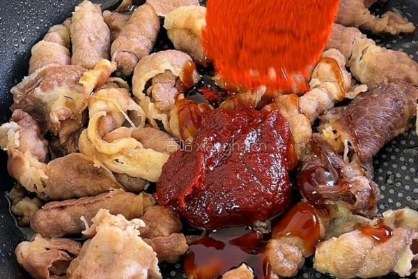 黑松露辣牛肉紫菜包饭的做法图解5