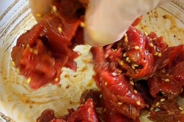 番茄牛肉三明治的做法图解3
