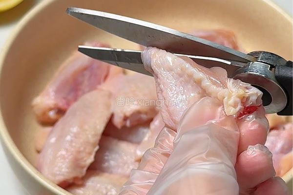 柠檬蒜香煎鸡翅的做法图解1