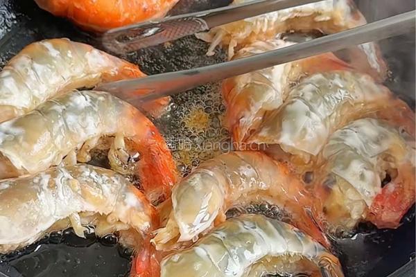 蒜香黄油罗氏虾的做法图解4