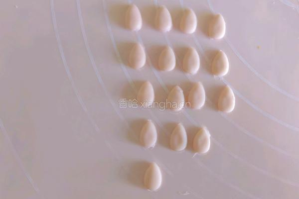 小兔子豆沙包的做法图解5