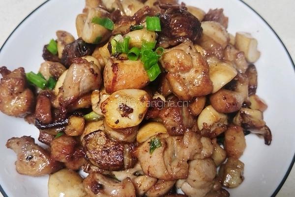 口蘑炒鸡腿肉的做法图解9