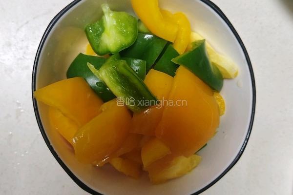 菜椒炒面筋的做法图解2