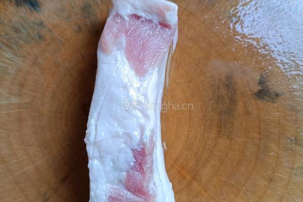 蒜苔炒五花肉的做法图解1
