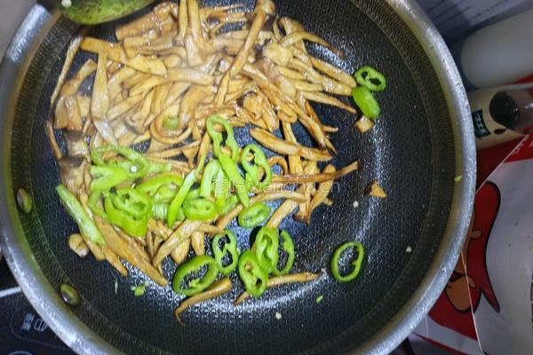 尖椒炒杏鲍菇的做法图解5