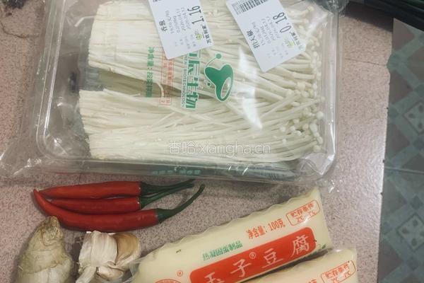 日本豆腐金针菇煲的做法图解1
