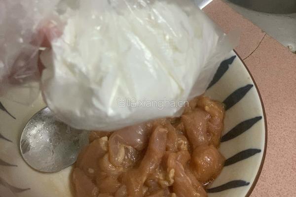 家常翠芹炒肉片的做法图解2