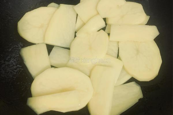 叉烧焖土豆片的做法图解5