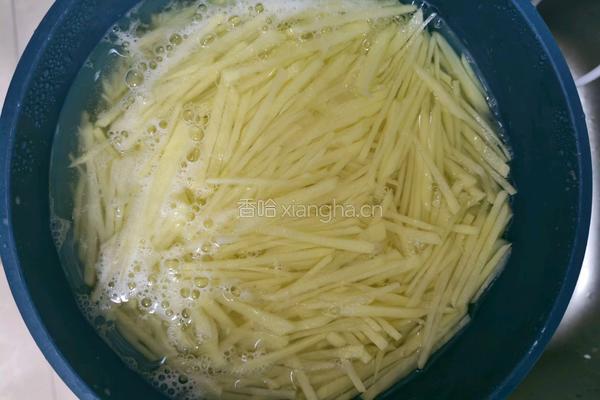  素炒土豆丝的做法图解1