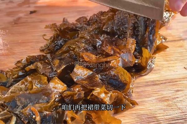 加拿大北极虾裙带菜排骨汤的做法图解2