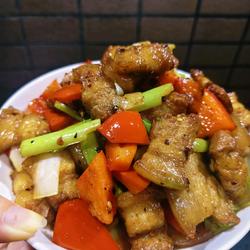  家常大葱红椒炒五花肉的做法[图]