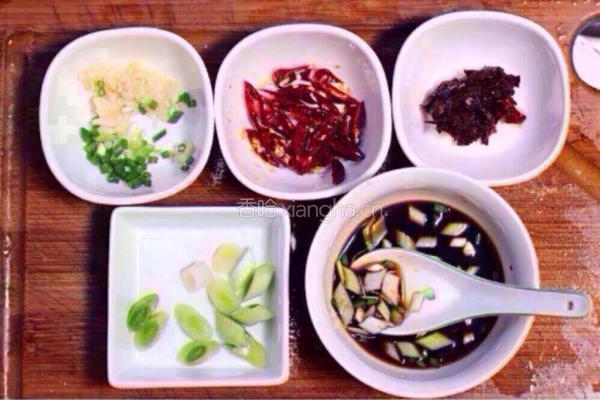 宫爆鸡丁(鸡腿肉版)的做法图解5
