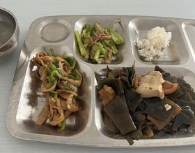 食堂午餐[图]
