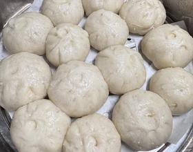 小笼包，面团是很粘手的那种做法，明天的早餐🥣[图]