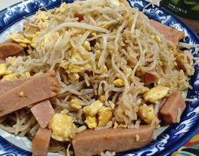 火腿肠鸡蛋炒米粉[图]