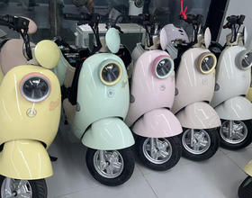 小电驴🛵爱玛露娜，小小一台，适合我。[图]