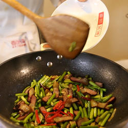 蒜苔炒腊肉的做法[图]